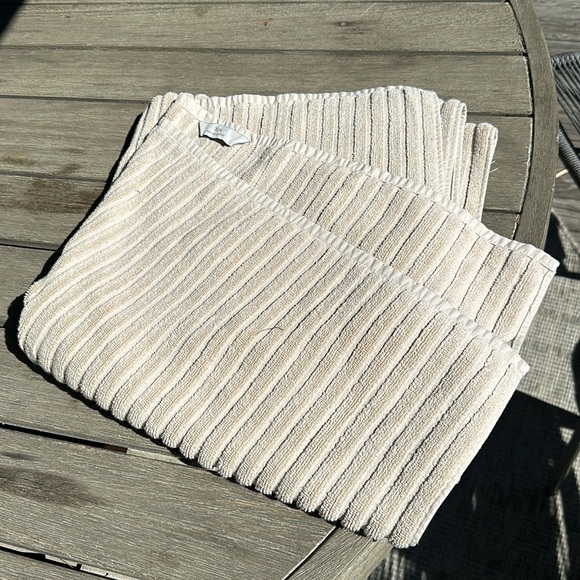 Towels 100% cotton set of 3 bath towels. Very good condition, almost not used - Picture 9 of 13
